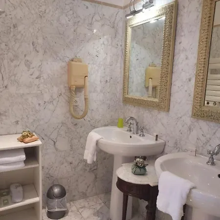 Grand Des Ambassadeurs Otel Menton