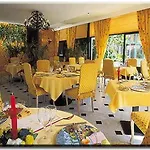 Grand Des Ambassadeurs Отель 4*
