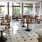 Grand Des Ambassadeurs Отель 4*
