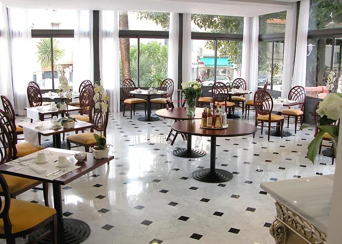 Grand Des Ambassadeurs מלון 4*