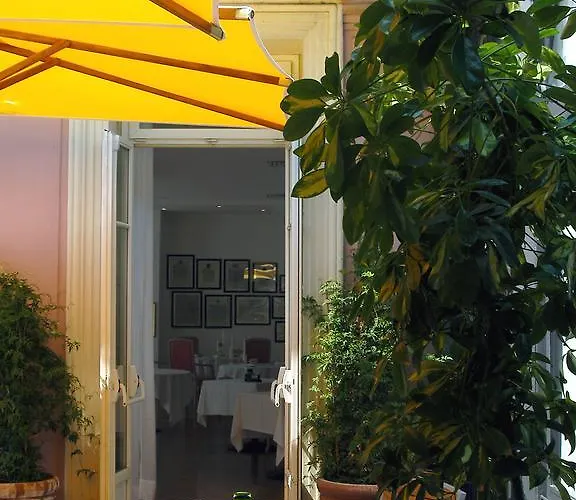 Grand Des Ambassadeurs Hotel 4*
