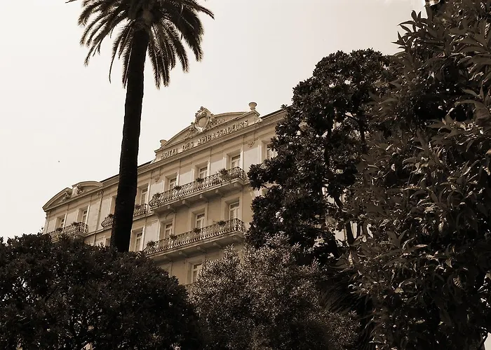 Grand Des Ambassadeurs 4* מנטון